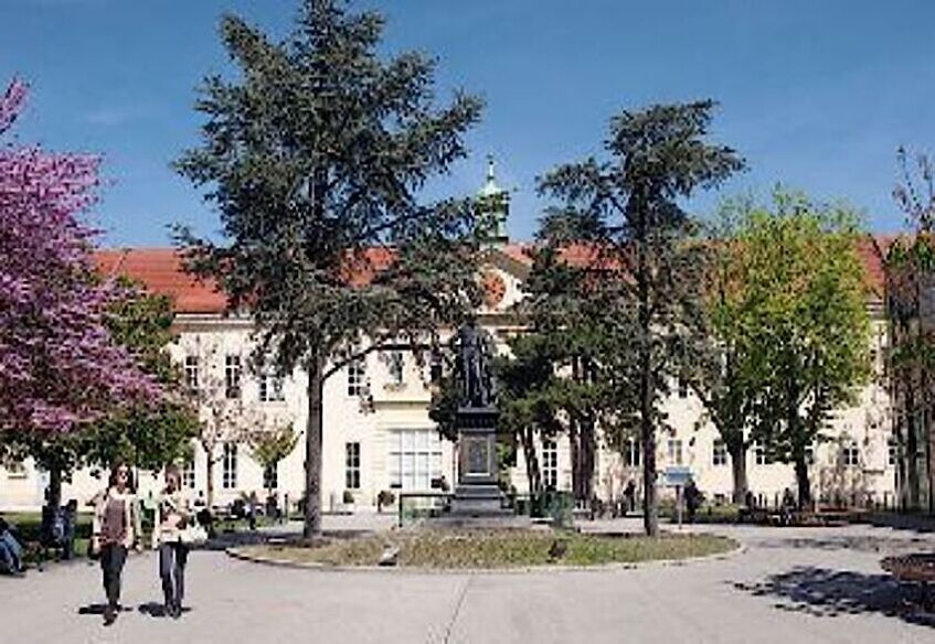 Campus mit Brunnen